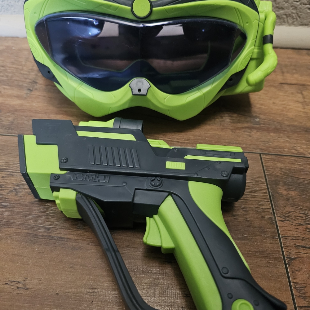 Green and Black VR Headset and Controller